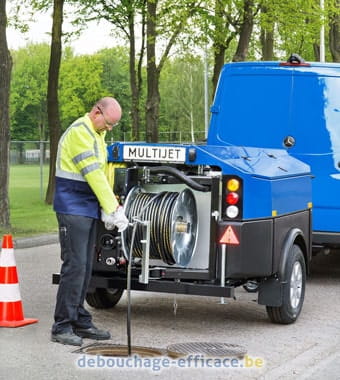 Les avantages et inconvénients des déboucheurs WC professionnels - Proxi- Débouchage